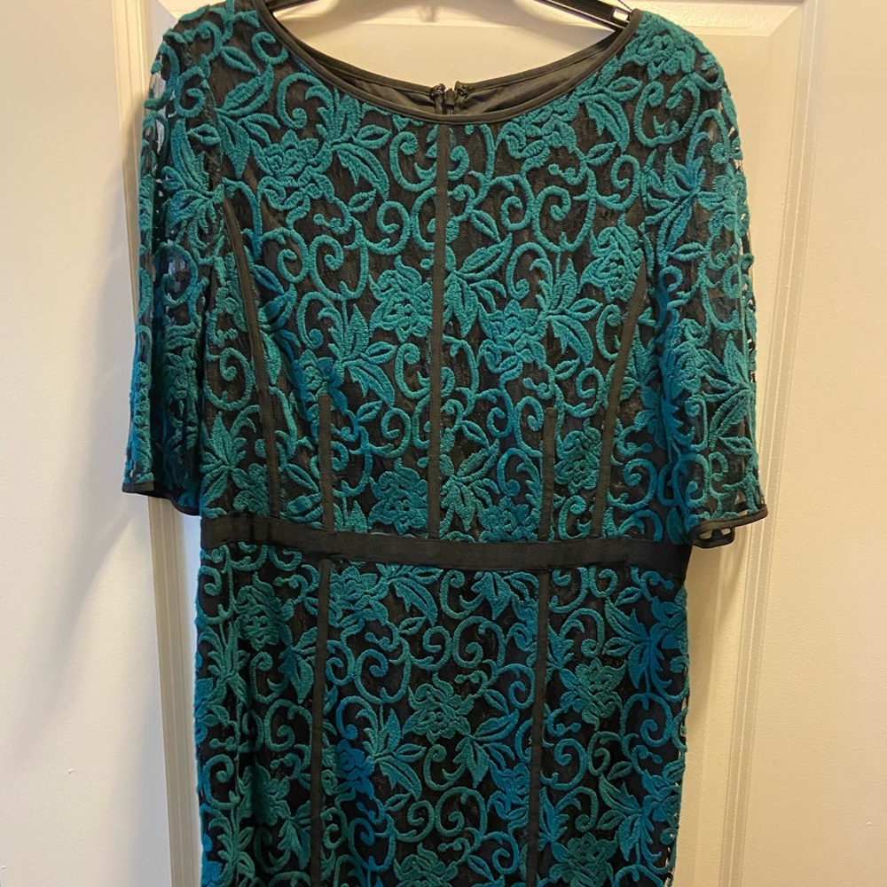 Lace fitted cocktail dress